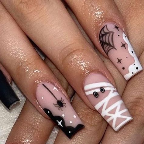 Beauty Tips on Instagram: "Halloween Nails 🖤🎃 #Halloweennails #nailsofinstagram #beautytips4you 

🕷️🕸️ Nails done by: @helenmelonbeauty 💅💅" Nude Nails Halloween, Halloween Henna, Nails Halloween, Nails Done, Nude Nails, Halloween Nails, How To Do Nails, Beauty Tips, Beauty Hacks