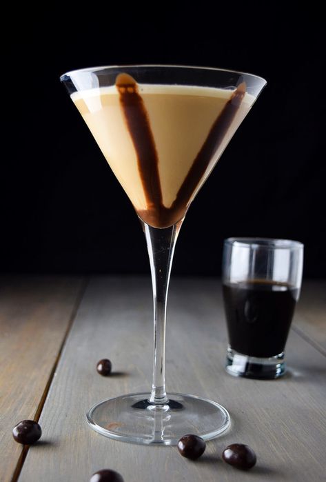 Chocolate Espresso Martini Recipe, Chocolate Espresso Martini, Instant Espresso, Espresso Martini Recipe, Espresso Martinis, Coctails Recipes, Chocolate Martini, Godiva Chocolate, Cranberry Cocktail