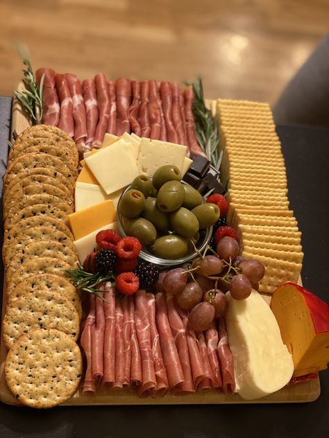 Sharkutery Board Ideas, Picky Bits Platter, Sharkutery Board, Cheese Platter Aesthetic, Entertaining Platters, Amazing Food Platters, Meat Platter, Party Food Buffet, Catering Ideas Food