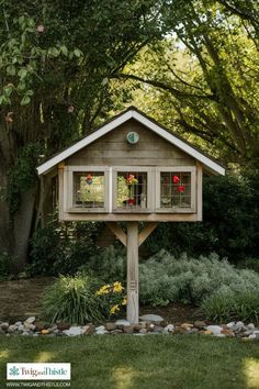 Bird Feeder Platform, Diy Bird Table, Outdoor Bird Feeder Station, Bird Feeding Station Ideas Diy, Bird Sanctuary Ideas Backyards, Bird Garden Ideas, Bird Feeder Station Ideas, Bird Feeders Diy, Winter Bird Feeders