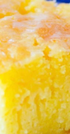 Easy Non Chocolate Desserts, Lemon Jello Cake, Lemon Pudding Recipes, Jello Cake Recipes, Delicious Casseroles, Lemon Delight, Pudding Recept, Lemon Cake Mix Recipe, Poke Cake Lemon