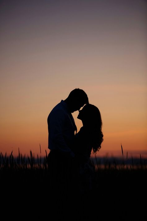 Sarah knight photography Sunset Couple Photography, Knight Photography, Sarah Knight, Kare Kare, November Calendar, Pre Wedding Shoot Ideas, Background Hd Wallpaper, Slow Dance, Couple Picture Poses