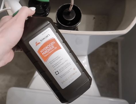 Dump Hydrogen Peroxide into your Toilet Tank! Cleaning Toilet Tank, Clean Toilet Bowl Stains, Floor Cleaner Recipes, Homemade Floor Cleaners, Cleaning With Hydrogen Peroxide, Toilet Bowl Stains, Toilet Stains, Steam Clean Carpet, Old Best Friends