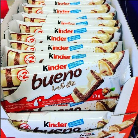 Kinder Bueno White Bars Bueno White, White Bar, Mini Fridge, Junk Food, White Chocolate, Candy Bar, Macarons, Real Life, Harry Potter