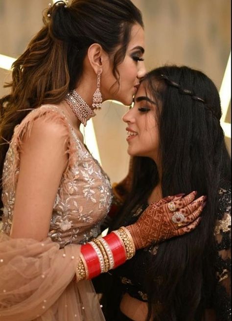 Khushi Narula, Arshreet Narula, Reet Narula, Sisters Photoshoot Poses, Basic Mehndi, Bride Photos, Sisters Photoshoot, How To Focus Better