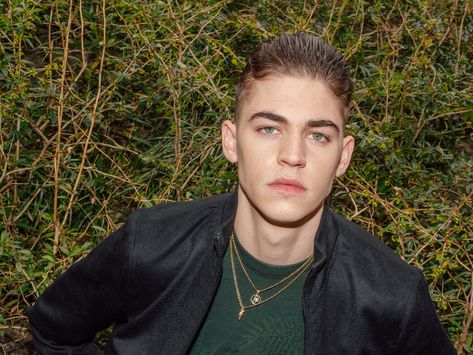 After Star Hero Fiennes Tiffin Almost Pursued Landscaping Instead of Acting | W Magazine | Women's Fashion & Celebrity News Bandana Bayi, Hero Fiennes Tiffin After, Harry Styles Facts, Hero Fiennes Tiffin Hardin, Harry Styles Long Hair, Harry Styles Photoshoot, Hero Ft, Harry Styles Gif, Harry Styles Quotes