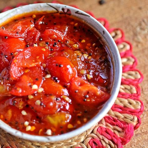 Indian Delicacies, Pickled Foods, Tomato Chutney Recipe, Indian Cheese, Bangladeshi Food, Preserving Foods, Porch Sitting, Bengali Food, Tomato Chutney