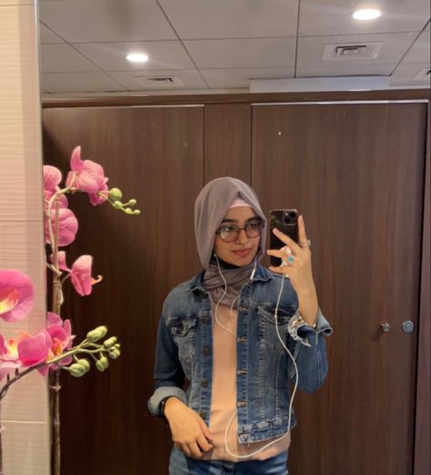 Aesthetic outfit hijab | University student outfit ideas Hijab Aesthetic Outfit, Student Outfit, Hijab Aesthetic, Aesthetic Tiktok, University Student, Aesthetic Outfit, Outfit Aesthetic, Hijab Outfit, Fashion Aesthetic