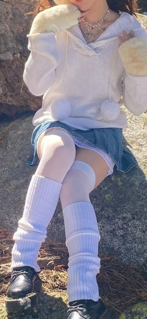 Cute Outfits With Long Socks, White Thigh Highs Outfit, Thick Thigh High Socks Outfit, Knee High Sock Outfits, White Thigh High Socks Outfit, Long White Socks Outfit, Jennie Rich, Simple Edgy Outfits, White Thigh High Socks