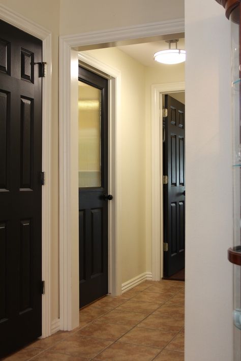 Love the black doors, and reeded glass Diy Split Door, Updating Interior Doors Diy, Update Interior Doors, Interior Door Makeover, Hollow Core Door, Sliding Barn Door Closet, Diy Interior Doors, Door Diy Projects, Rustic Doors Interior