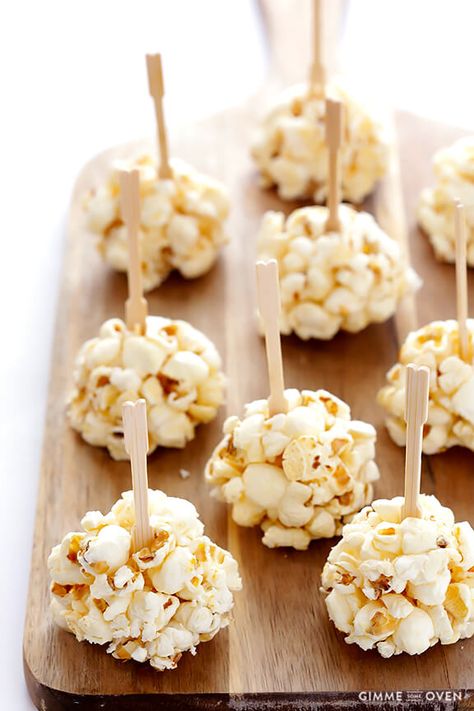 Popcorn Ball, Popcorn Balls Recipe, Honey Popcorn, Marshmallow Popcorn, Popcorn Cake, Healthy Popcorn, Snack Balls, Movie Popcorn, Popcorn Balls