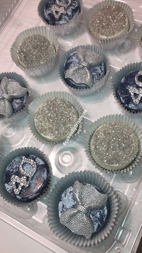 Denim Birthday Outfit Women, Denim Cupcake Ideas, Denim And Diamonds Cupcakes, Denim And Diamond Cupcakes, Blue Jean Birthday Cake, Denim And Diamond Theme Party Ideas, Denim And Diamonds Cake Ideas, Denim And Diamonds Table Decor, Diamond Cake Birthday