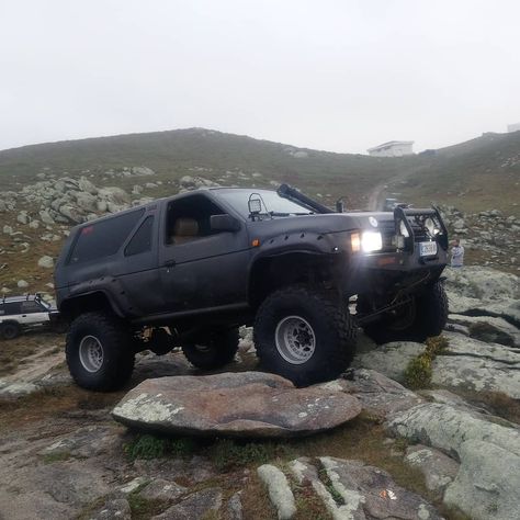 NISSAN TERRANO 1 ROCK CRAWLING Nissan Offroad, Lifted Suv, Small Truck Camper, Nissan Hardbody, Nissan Terrano, Toyota 4runner Trd, Hummer H1, Rock Crawling, Exotic Sports Cars