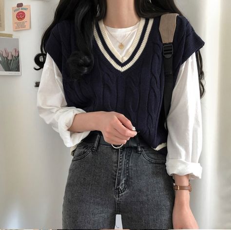 Half Sweater Outfits, Sweater Outfits Korean, Half Sweater, Vest Outfits For Women, Outfit Korean, Causal Outfits, Sweater Outfit, Vest Outfits, Tomboy Fashion