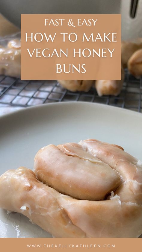 Vegan Honey Bun, Honey Bun Recipe, Vegan Honey, Vegan Pastries, Vegan Baking Recipes, Easy Vegan Dessert, Vegan Donuts, Honey Bun, Vegan Bakery