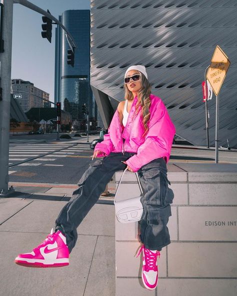 Pink Streetwear Outfit, Nike Dunk High Outfit, Dunk High Outfit, Nike Windbreaker Outfit, Nike Dunks Outfit, Dunks Outfit Woman, Pink Dunks, Nike Street, Windbreaker Outfit