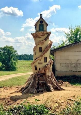 Carved Tree Stump, Stump House, Tree Stump Decor, Faerie House, Fairy Tree Houses, Yard Sculptures, Dead Tree, Friends House, Fire Places