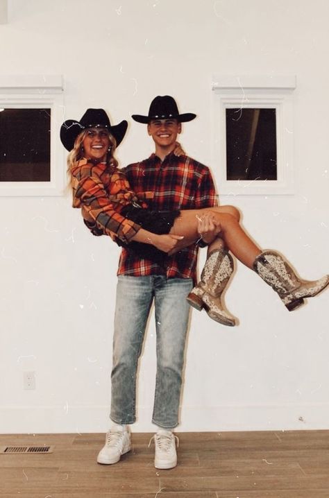 Country Couple Costumes, Cowboy And Cowgirl Couple Costume, Cowboy Couple Costume, Cowboy Halloween Costume, Couple Fun, Cute Country Couples, Halloween Parejas, Dream Things, Paper Rings