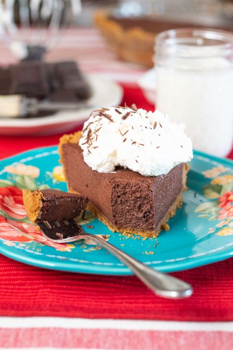 Chiffon Pie, Chocolate Cream Pie Recipe, Baking Lessons, Pie Chocolate, Turnover Recipes, Pie Baking, Gingersnap Crust, Kinds Of Pie, Chocolate Cream Pie