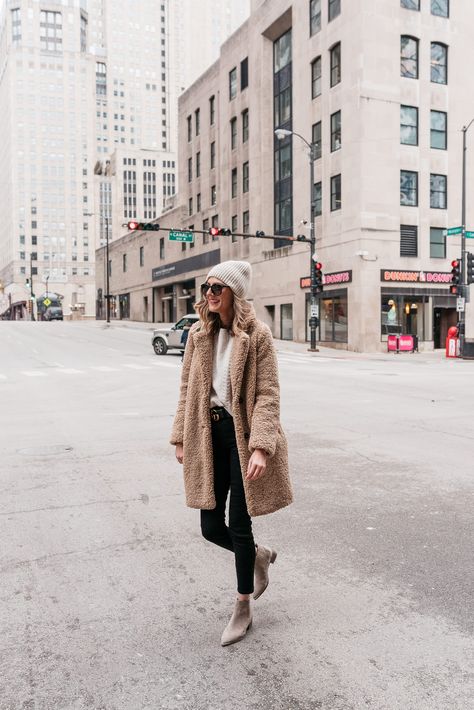 Teddy Coat Outfit, Stylish People, Duffel Coat, Fall Forward, Spring Clothing, Coat Outfit, Layering Outfits, Teddy Coat, Coat Outfits