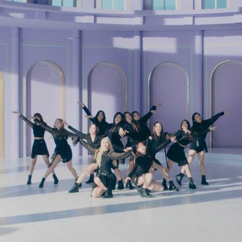 Loona Butterfly, Loona Ot12, Kim Lip, Odd Eyes, Olivia Hye, Free Baby Stuff, Iz One, South Korean Girls, Album Covers