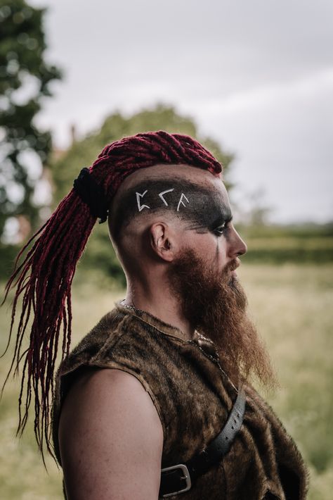 Viking Makeup Men, Viking Cosplay Men, Male Viking Makeup, Viking Make Up Men, Viking Hairstyles Men, Viking Face Paint, Viking Halloween Costume, Viking Makeup, Viking Haircut