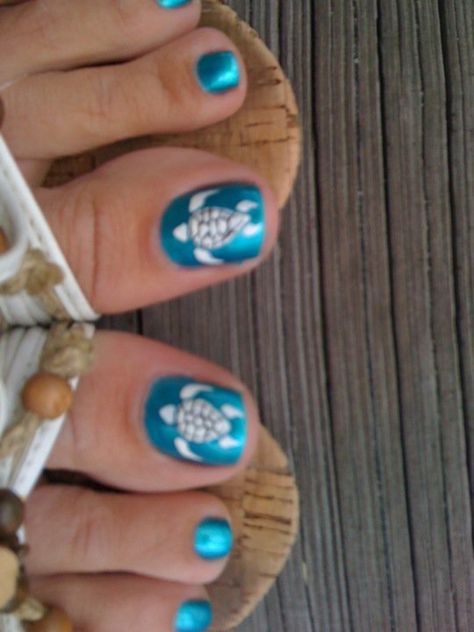 I want these on my toes :) :) :) Turtle Pedicure Ideas, Sea Turtle Pedicure Designs, Hawaiian Toe Nail Designs, Beach Toenail Designs, Turtle Design Nails, Sea Turtle Nail Art, Sea Turtle Nails Design, Beach Toenails, Turtle Nail Art