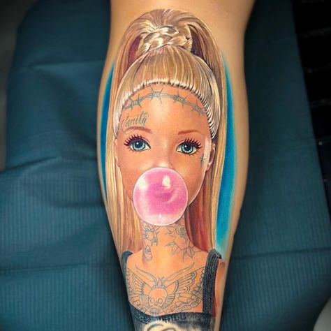 This Barbie loves American Traditional tattoos 😉🎀💗 Artist: lammy2012 on IG #tattd #tattdapp #tattooinspo #barbietattoo #barbiemovie #charactertattoo #tattoodesign #tattooartist #realismtattoo Barbie Tattoo Ideas, Barbie Tattoo, Aesthetic Barbie, Printable Tattoos, 2023 Barbie, Valentines Gift Bags, Theme Tattoo, With Tattoo, Barbie Theme