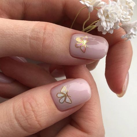 Natural Butterfly Nails, Small Butterfly Nail Art, Nails 2023 Butterfly, Nude Nails With Butterflies, Simple Butterfly Nail Designs, Nails With Butterfly Stickers, Easy Butterfly Nails, Nail Art Butterfly Design, Simple Butterfly Nail Art