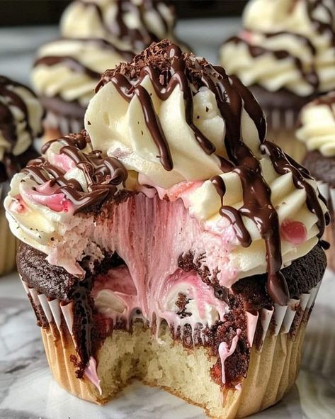 Recipes Patisserie | 😍🧁Heavenly Neapolitan CreamCupcakes | Facebook Optimal Recipes, Decorating Cupcakes, Random Aesthetics, Dessert Tray, Easy Baking Recipes Desserts, Food Drinks Dessert, Julia Child, Easy Baking Recipes, Eat Dessert