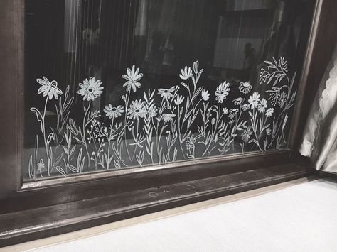 Spring Window Art, Window Film Designs, Painted Window Art, Chalk Stencils, Window Markers, Window Mural, Decoration Vitrine, Chalk Design, Window Drawing