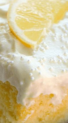 Triple Lemon Poke Cake Cake Sweetened Condensed Milk, Lemon Poke Cake Recipe, Recipe Condensed Milk, Sahara Dessert, Lemon Poke Cake, Cake Poke, Earthquake Cake Recipes, Poke Cake Lemon, Earthquake Cake