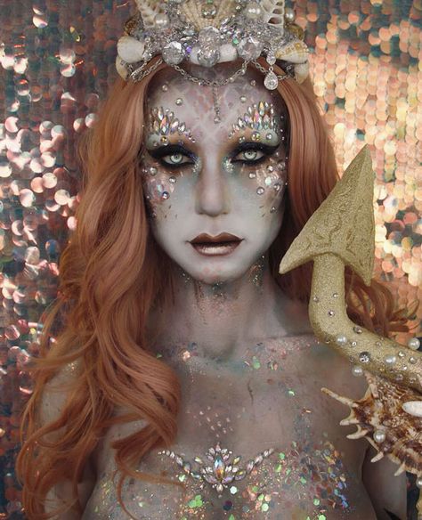 Creepy Mermaid, Water Siren, Siren Halloween, Scary Halloween Makeup Ideas, Scary Halloween Makeup, Mermaid Makeup Halloween, Siren Costume, Halloween Makeup Ideas, Gold Mermaid