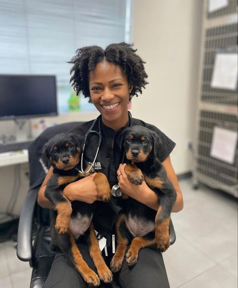 Veterinarian Aesthetic Black Women, Black Veterinarian Aesthetic, Female Veterinarian Aesthetic, Aesthetic Vet Pictures, Vet School Aesthetic, Vet Tech Aesthetic, Vet Student Aesthetic, Veterinary Aesthetic, Veterinarian Aesthetic