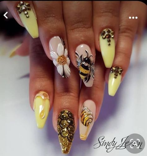 Bee And Honey Nails, Honey Acrylic Nails, Nails Bumble Bee, Honey Nail Art, Bee Design Nails, Honey Bee Nails Acrylic, Nails With Bee Design, Nail Designs Bee, Honey Bee Nail Designs