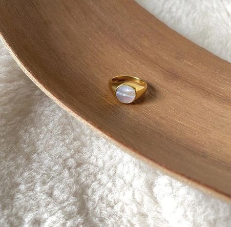 A beautiful gold signet ring with a mother of pearl inlay. An easy way to pull together any outfit. Part of our under $100 collection. Makes for great gift giving. 18k gold plate Thick Gold Ring, Wide Gold Ring, Signet Ring Gold, Mother Of Pearl Ring, Vintage Gold Rings, Pearl Engagement Ring, Mother Of Pearl Inlay, Chunky Ring, Tarnished Jewelry