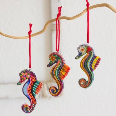 Seahorse Ornament, Worry Dolls, Seahorses, Christmas Store, Christmas Ornaments To Make, Premium Gift, Handmade Ornaments, Ceramic Painting, Red Ribbon