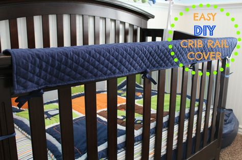 Baby Crib Bumpers, Diy Crib, Sewing Easy, Crib Rail Cover, Crib Rail, Baby Sewing Projects, Crib Bumper, Baby Diy, Diy Interior