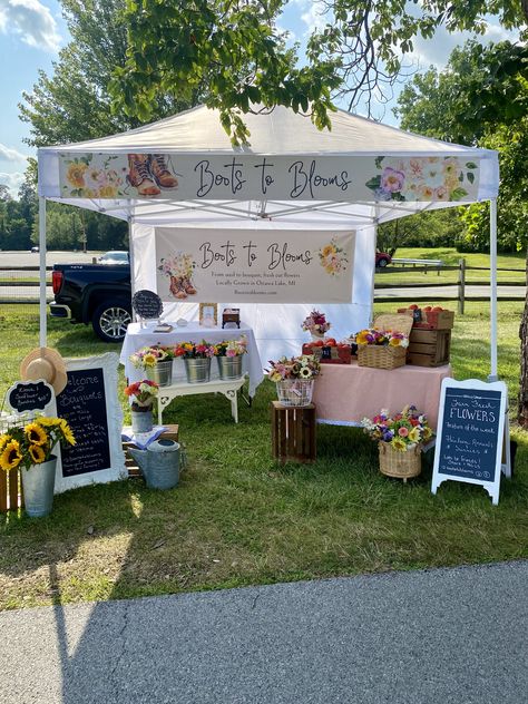 Flower Stand Farmers Market, Pop Up Flower Stand, Flower Booth Display Ideas, Farmers Market Flower Stand, Farmers Market Stand Ideas, Flower Stand Ideas Farmers' Market, Diy Flower Stand, Art Festival Booth Display, Flower Booth