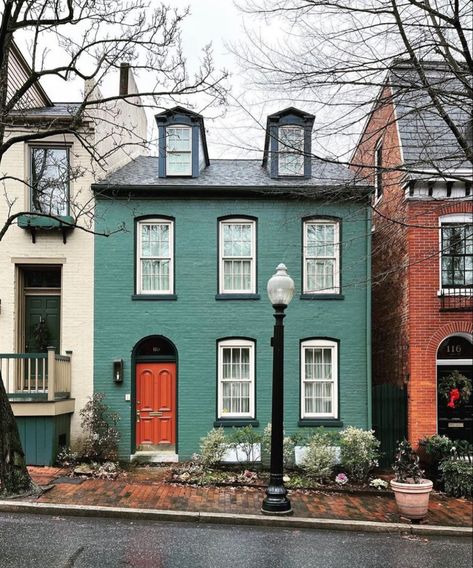 Terraced House Exterior, House Pics, Lancaster Pennsylvania, Casa Vintage, Beautiful Houses, Unique Houses, Row House, Mobile Shop, Cute House