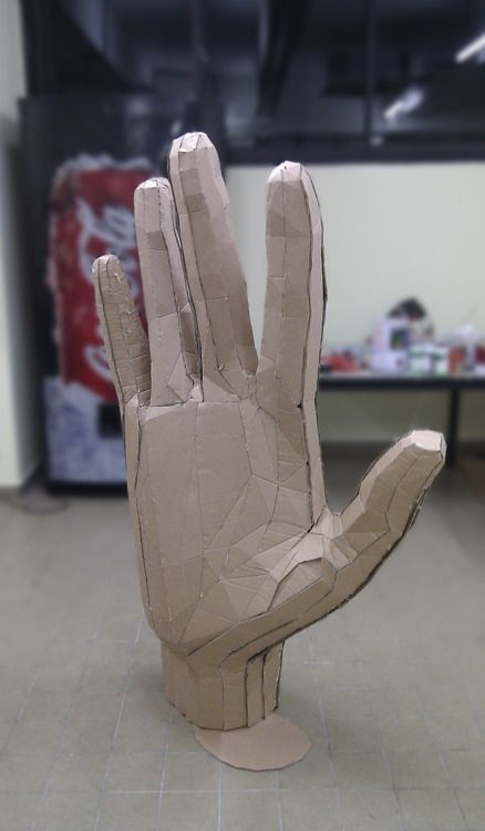 Cardboard Hand Sculpture, Cardboard Statue, Cardboard Armature, Paper Mache Hand, Cardboard Art Sculpture, Cardboard Sculptures, Cardboard Crafts Kids, Cardboard Projects, Cardboard Hand