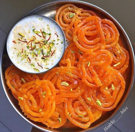 Jain Food, Easy Indian Dessert Recipes, Easy Indian Dessert, Indian Food Photography, Simple Family Meals, Eating Food Funny, Vegetarian Fast Food, Tastemade Recipes, Indian Cooking Recipes