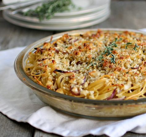 French Onion Spaghetti Pie Onion Spaghetti, Spaghetti Baked, Recipe For Spaghetti, Spaghetti Pie, Lasagna Pasta, White Wine Sauce, Baked Spaghetti, Wine Sauce, Spaghetti Recipes