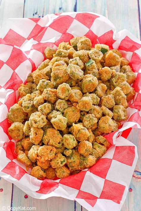 Fried Okra is a classic southern side dish. Deliciously seasoned cornmeal breaded okra is fried until crispy. Get the easy recipe and watch the video to learn how to make the best fried okra for dinner. The perfect recipe for fresh summer okra! #friedokra #southernfood Easy Fried Okra, Garden Beans, Fried Okra Recipe, Southern Fried Okra, Okra Recipe, Fried Okra, Okra Recipes, Popular Side Dishes, Copykat Recipes