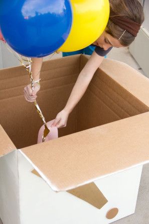 DIY Balloon Surprise Box | Studio DIY® Surprise Balloon Box Ideas, Decorate Room For Birthday Surprise, Disney Surprise Box Ideas, Balloon Box Surprise, Ballon Diy, Birthday Balloon Surprise, Prom Invites, Brother Announcement, 60th Birthday Balloons