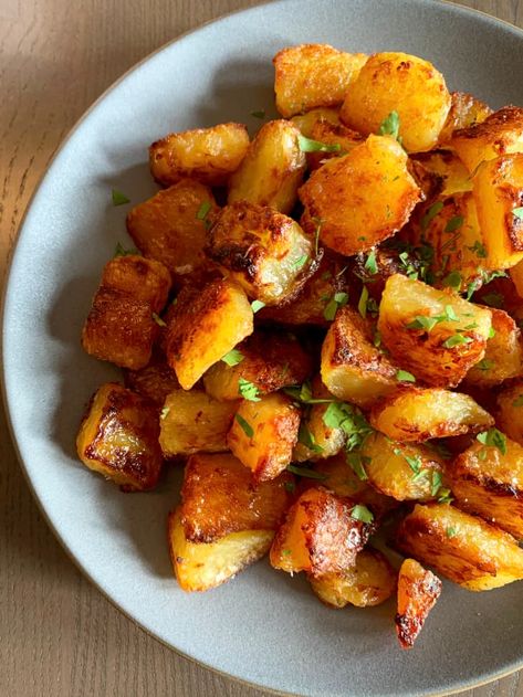 A Review of Ina Garten's Emily's English Roasted Potatoes Recipe | Kitchn English Potatoes, Roasted Potato Recipe, Potatoes Dishes, English Roast, Garlic Baked, Roasted Potato, Roasted Potato Recipes, 2024 Recipes, Ina Garten Recipes