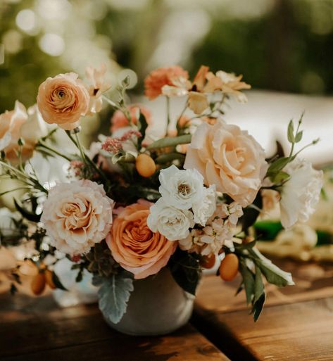 November Wedding Centerpieces, Peach And Blush Wedding, Orange Wedding Centerpieces, November Wedding Colors, Blush Wedding Centerpieces, Rusting Wedding, Olive Wedding, Peach Wedding Flowers, Citrus Wedding