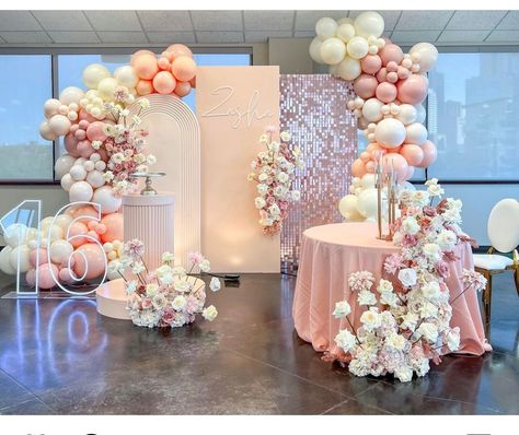 Backdrop For Sweet 16, Backdrop Ideas Sweet 16, Sweet 16 Main Table, Backdrop Birthday Decorations, Sweet Sixteen Balloons Decorations, Sweet 16 Birthday Decor, Floral And Balloon Backdrop, Sweet Sixteen Backdrop Ideas, Dekorasi Sweet Seventeen Party