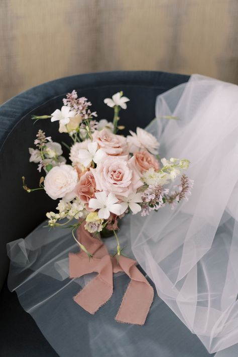 ROMANTIC DUSTY ROSE ROOF TOP WEDDING — A Wild Vine Roof Wedding, Pink White Bouquet, Bouquet Pink And White, White Wild Flowers, Money Wedding, Unique Wedding Bouquet, Bridal Bouquet Summer, Reception Layout, Bridal Bouquet Spring