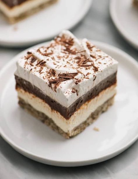 Chocolate Delight Chocolate Layer Dessert, Pudding Desserts Recipes, Pecan Cookie, Chocolate Pudding Desserts, Super Easy Desserts, Layered Dessert, Best Banana Pudding, Pudding Dessert, Layered Desserts